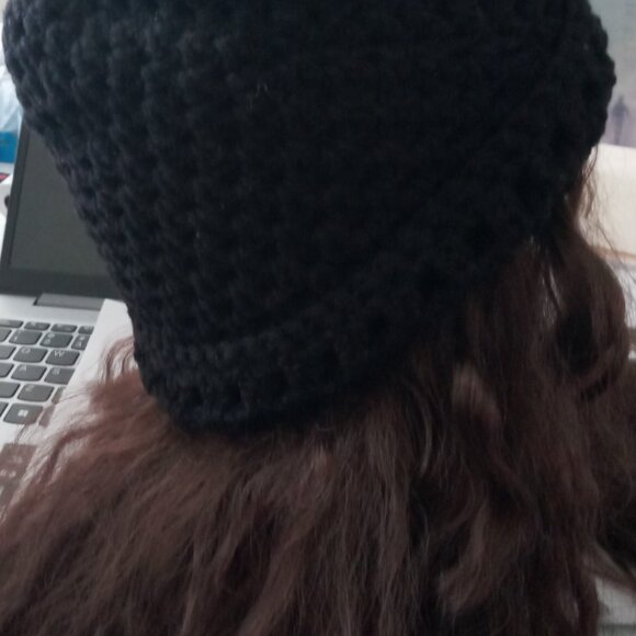BEENIE with NECK SCARF - Picture 2 of 3